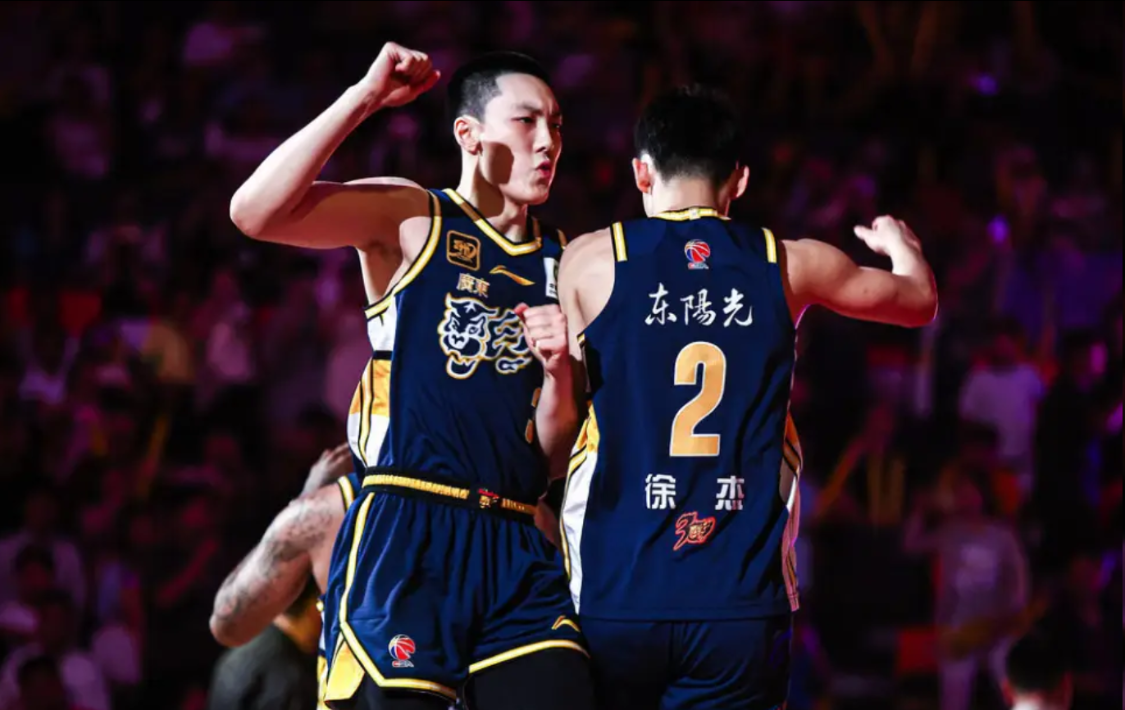 B体育官方入口-终于找到化学反应！白矮皆得分上双，杜锋手握甜蜜赛程助双枪磨合